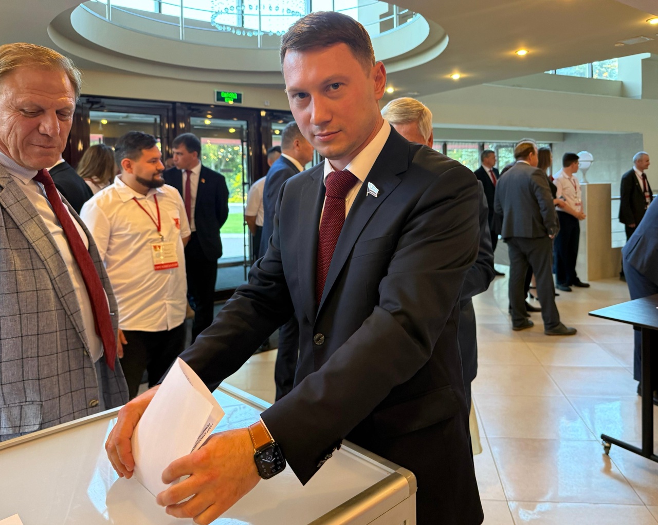 Как делегат XIX съезда КПРФ, избранный от Татарстанского республиканского отделения партии, сегодня принял участие в голосовании по формированию нового состава ЦК и ЦКРК КПРФ.